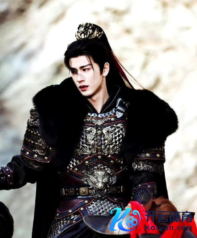 逐玉：反向入侵短剧 暖光滤镜翻车